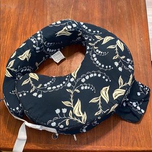 Nursing pillow